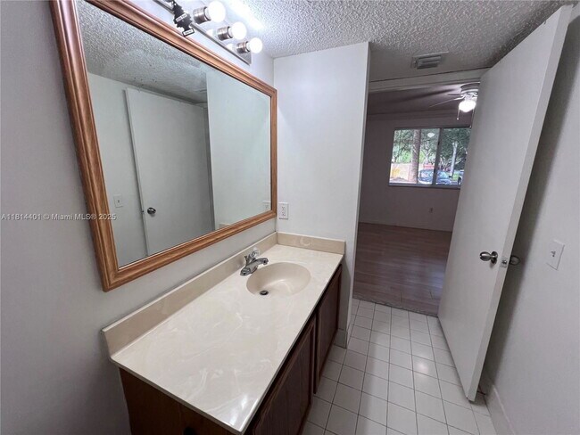 Building Photo - 9907 Westwood Dr