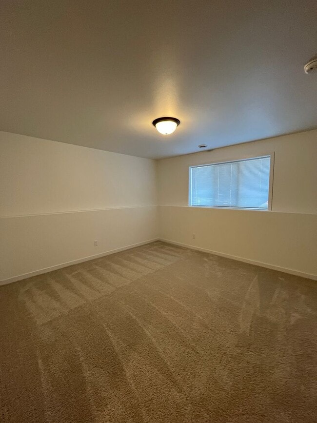 Building Photo - 3 Bed 3 Bath Townhome