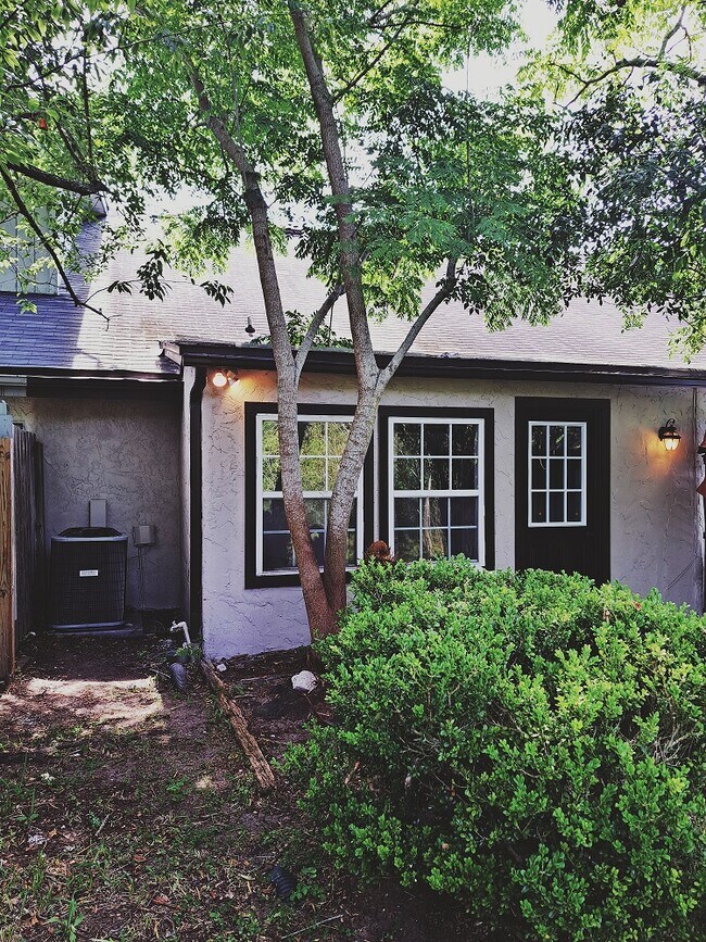 Building Photo - 742 Trekker St