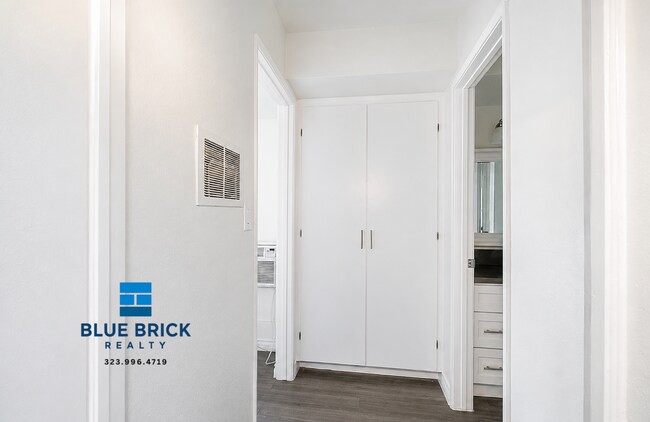 Building Photo - 20326 Saticoy St