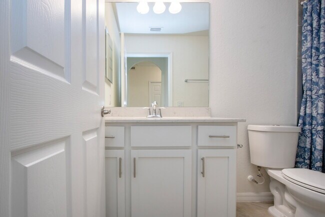 Building Photo - Riverfront Condo - 2 bed - 2 bath for rent