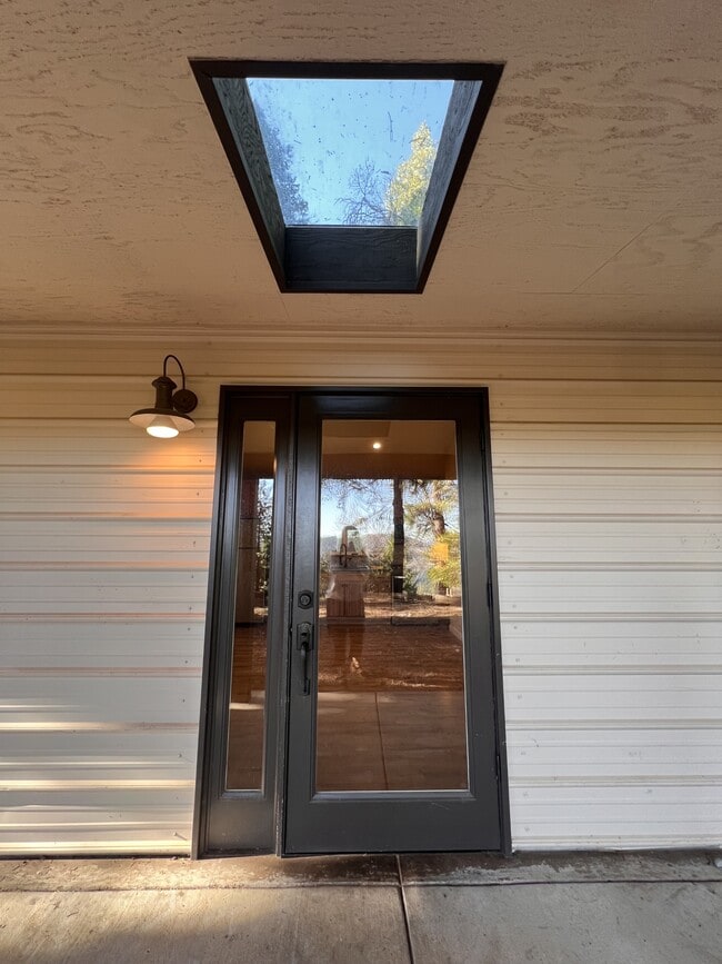 Building Photo - 19818 Scotts Flat Rd