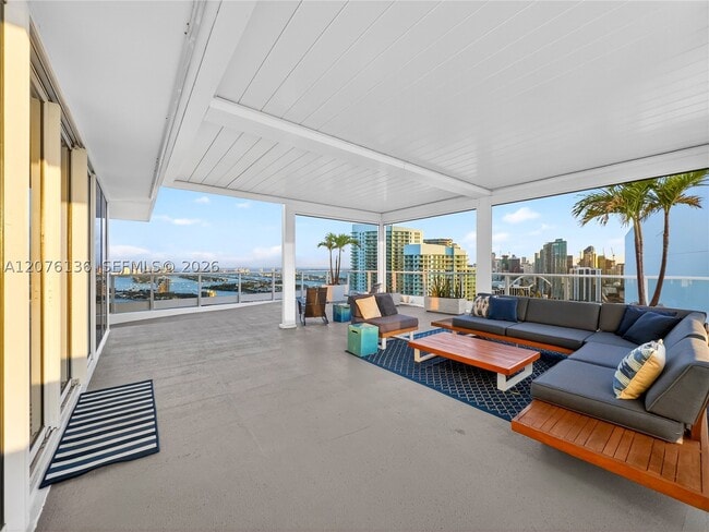 Building Photo - 2020 N Bayshore Dr