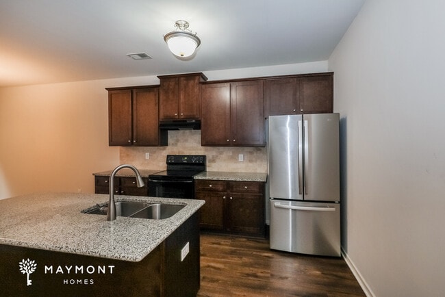 Building Photo - 1950 Old Dogwood