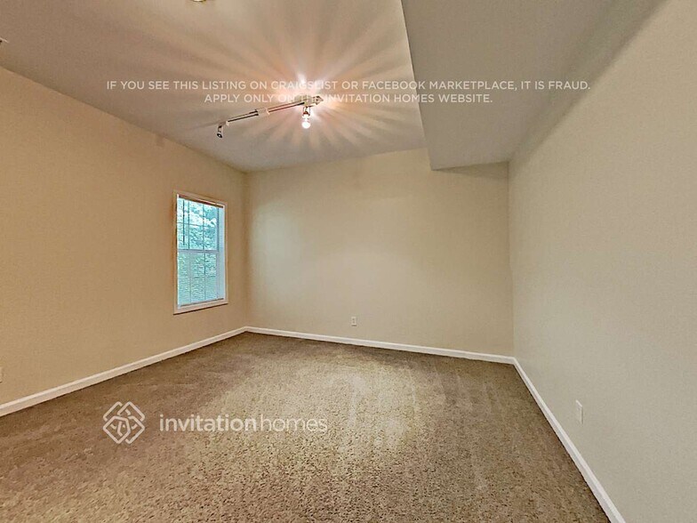 Building Photo - 275 Promenade Way SW