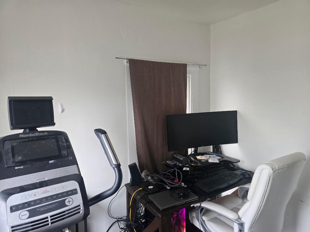 Building Photo - 110 Robinson St