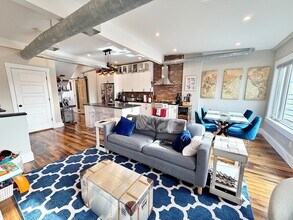 Building Photo - 63 Marion St