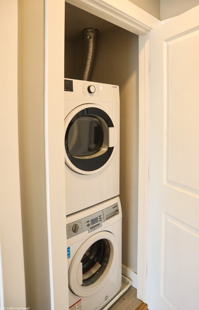 Building Photo - 1152 Oates St NE