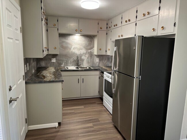 Building Photo - Updated 2-bedroom duplex in Thurston!