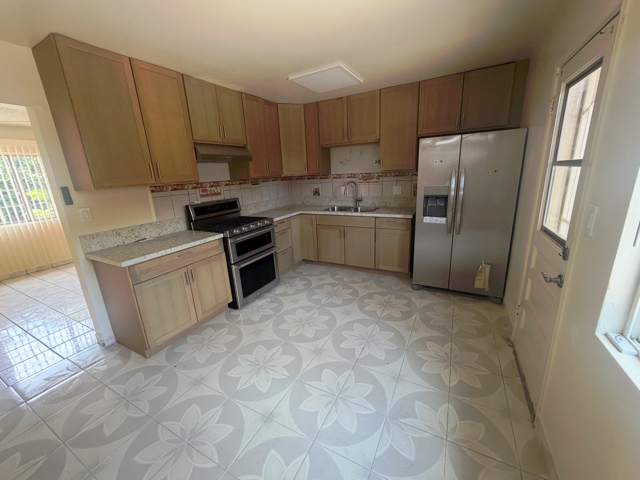Building Photo - 44 Oaklawn Ave