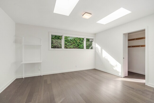 Building Photo - 686 Enchanted Way