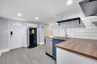 Building Photo - Affordable New Renovated Shared 2br Walkable to Metro