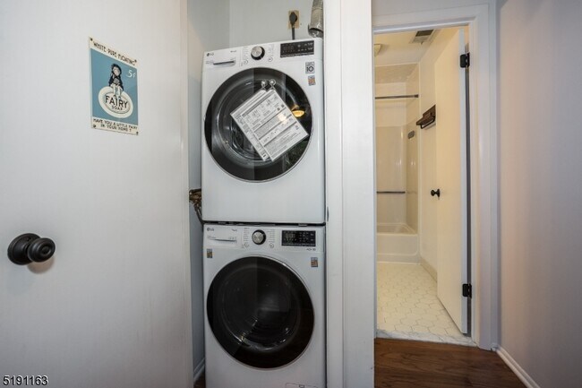 Building Photo - 41 Mt Kemble Ave