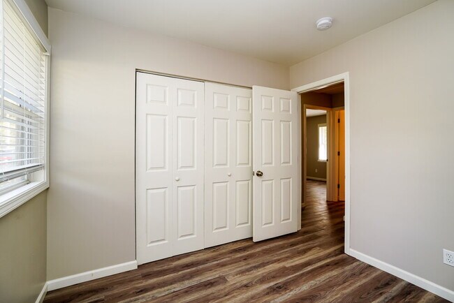 Building Photo - 1670 Dundee Pl