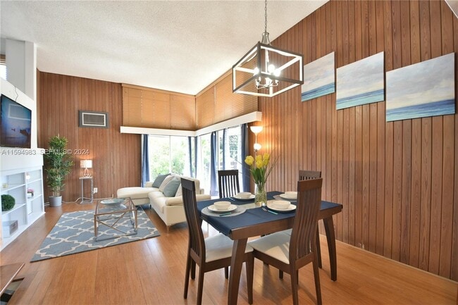 Building Photo - 250 SE Park St