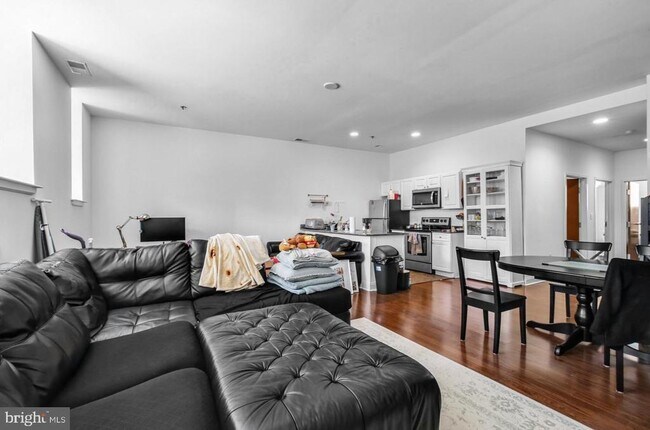 Primary Photo - 1001-13 Chestnut St