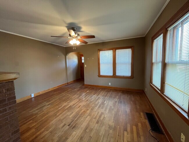 Building Photo - 509 W Crawford St