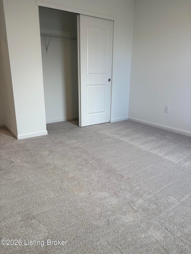 Building Photo - 2015 Lyndon Green Cir