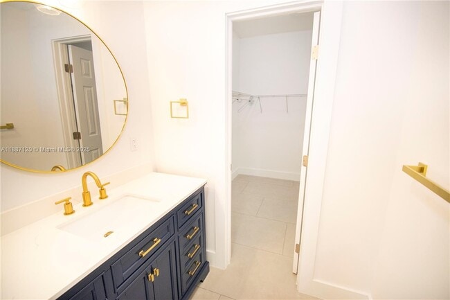 Building Photo - 8173 Silver Palm Ct