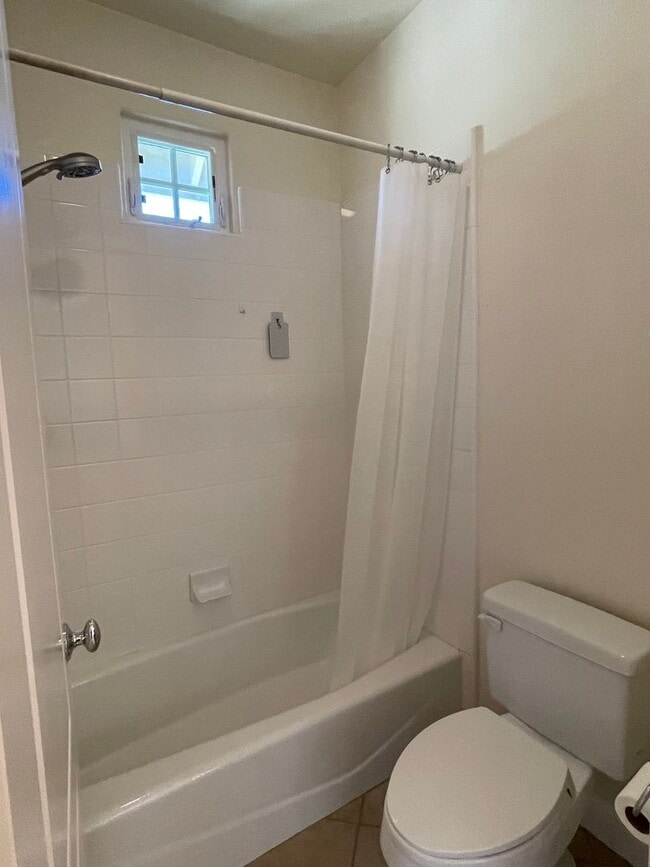 Building Photo - Single Story Large Four Bedroom Home in the Bluffs