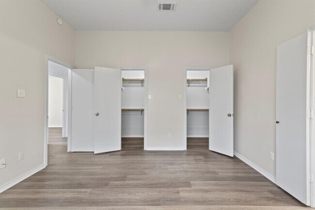 Building Photo - 806 Kalanchoe Ct