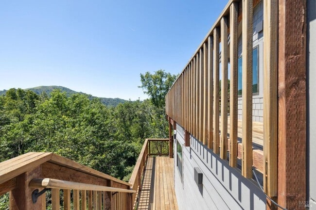 Building Photo - Newly Renovated Ross Four Bedroom & Three Bathroom Home on 1/2 acre with AC and Views