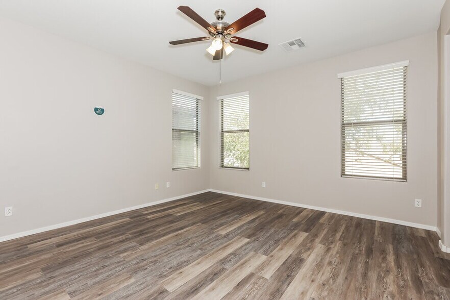 Building Photo - 3826 E Fairview St