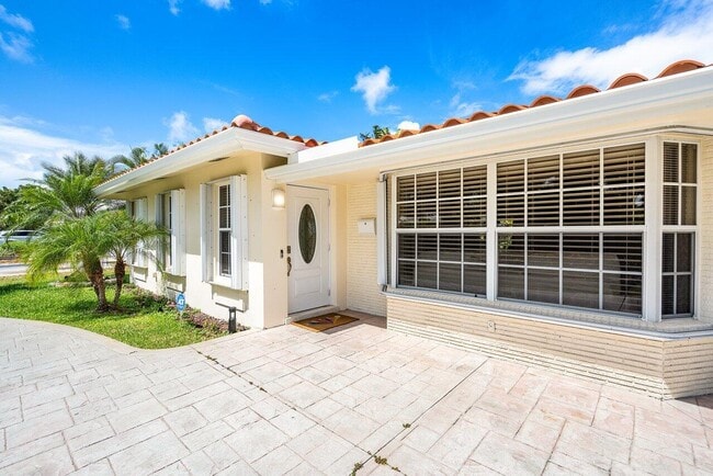 Building Photo - 5221 NE 26th Ave