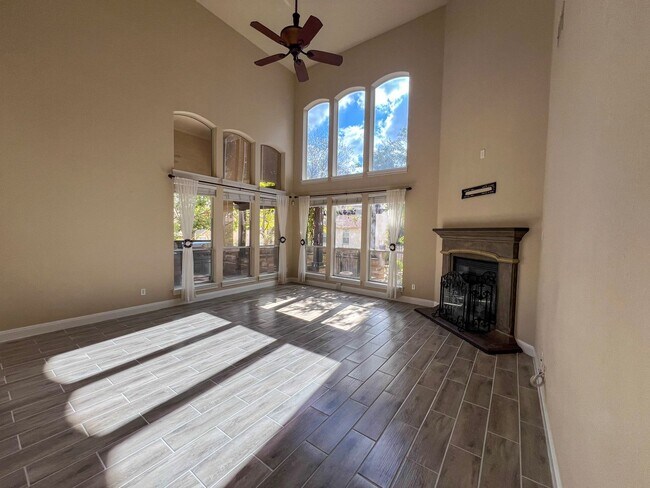 Building Photo - The Ridge at Alta Vista