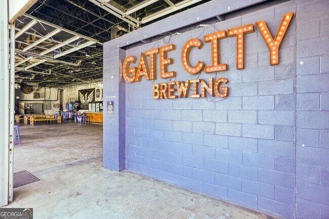 Building Photo - 190 Thompson Pl