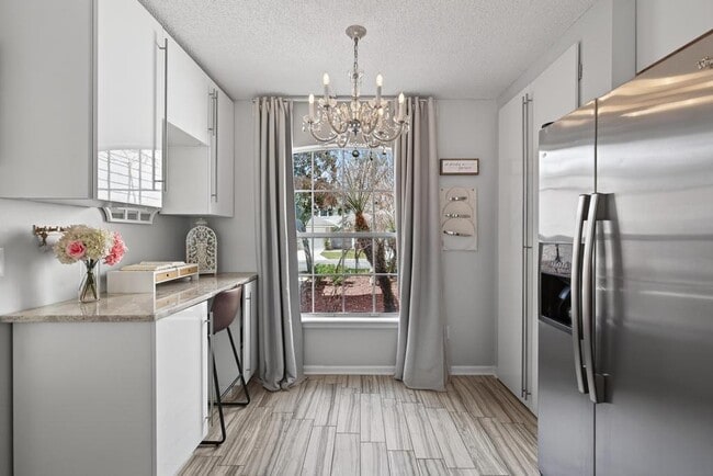 Building Photo - 805 Old Bridge Rd