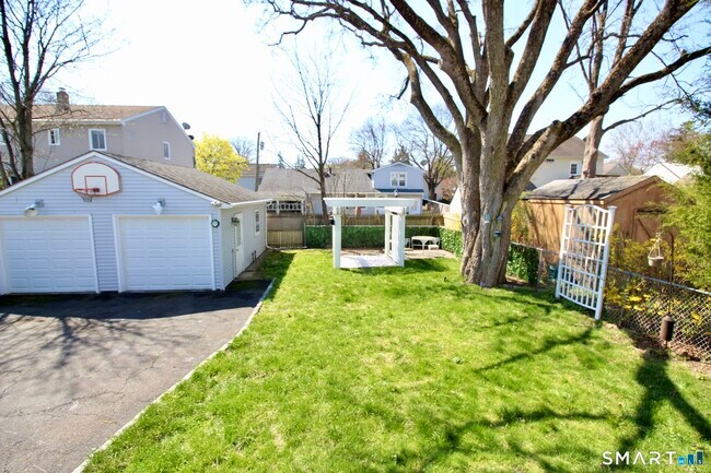 Building Photo - 25 Center Terrace