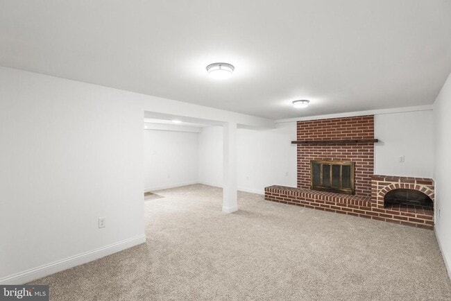 Building Photo - 313 Windsor Ct