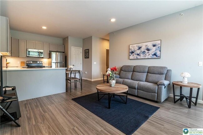 Building Photo - 948 N Front St