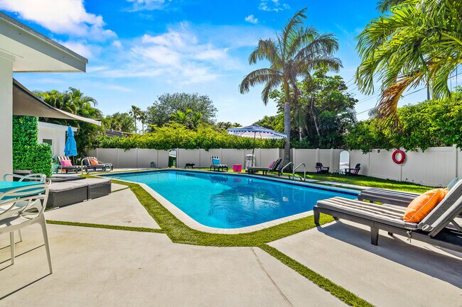Building Photo - 1627 Seabreeze Blvd