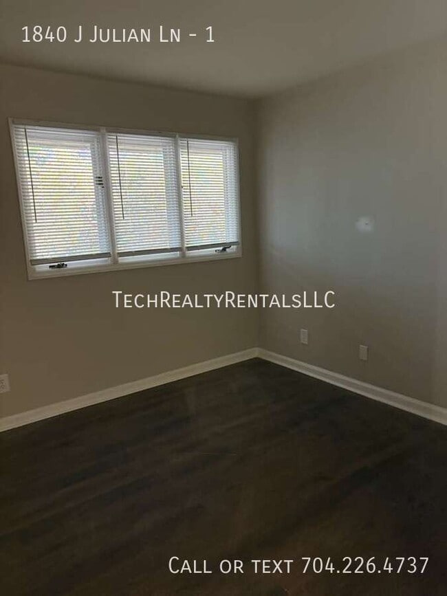 Building Photo - 1840 J Julian Ln