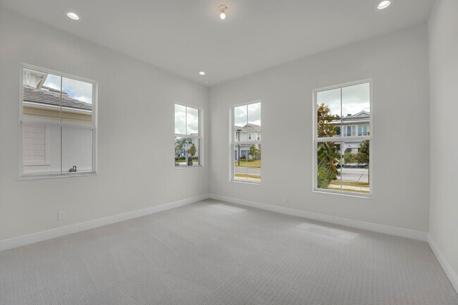 Building Photo - 9341 Crestview Cir