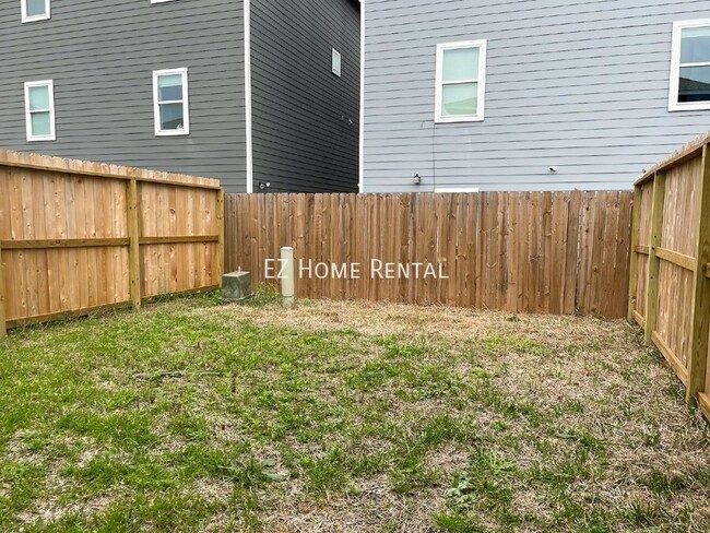 Building Photo - Welcome Home to This Modern Home in a Gate...