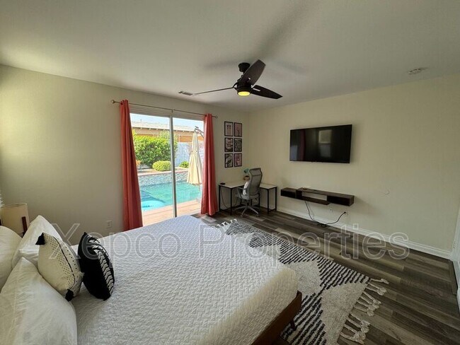 Building Photo - 80746 Diamondback Trail