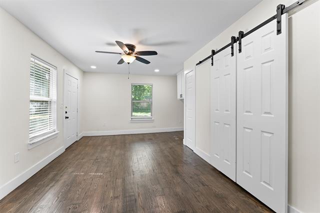 Building Photo - 3806 Castle Hills Dr