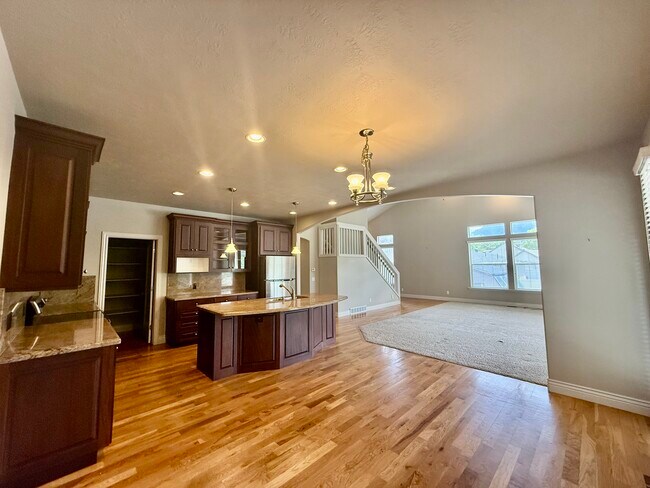Building Photo - 2034 E 4500 S