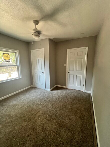 Building Photo - 423 Arthur St