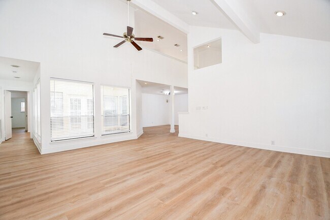 Building Photo - 11907 Pepperdine Ln
