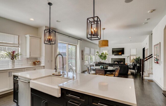 Building Photo - Executive & Modern 5BR/4BA Luxury Home. MO...