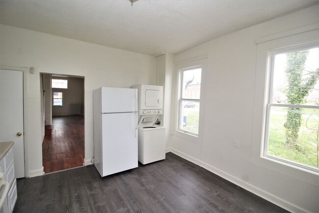 Building Photo - Nice EOG Coldstream Homestead Montebello 3bd/1ba w/ W/D! Available 6/15