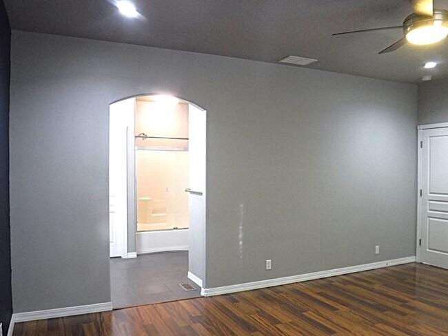 Building Photo - Beautiful 3 bed 2 bath in Meridian Tumble Creed Subdivision just off Linder and Ustick Rd.