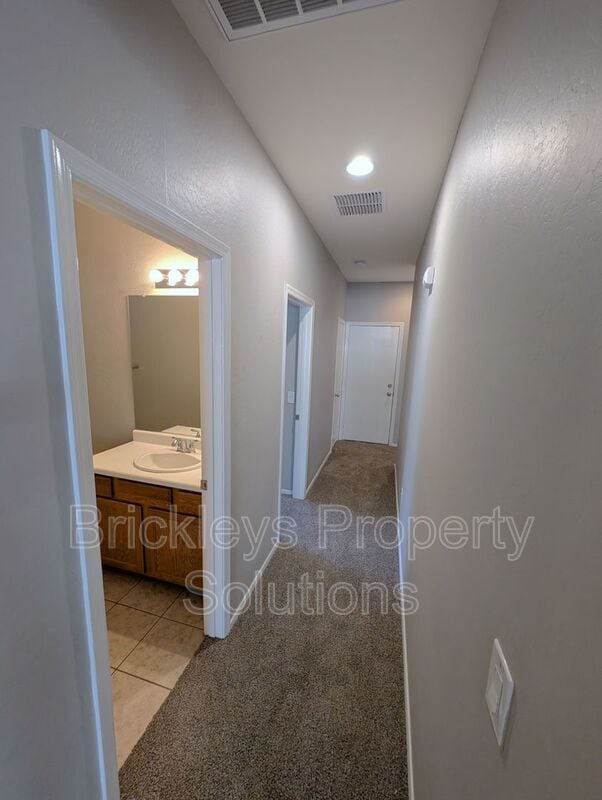 Building Photo - 10419 N 52nd Dr