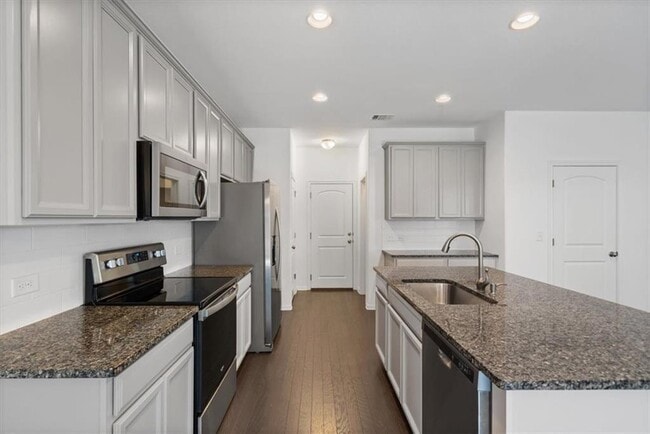 Building Photo - 6500 Routenburn St