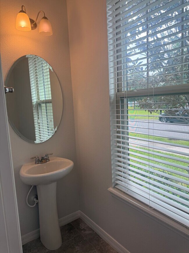 Building Photo - Home in WATERLEIGH Winter Garden!