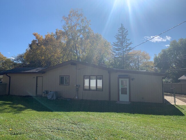 Building Photo - 454 E Fox Dale Ct